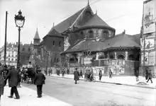 L'église Saint-Martin-des-Champs avant la création du square du Général-Morin à l'emplacement de la rue de Breteuil.