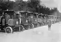 Parc de camions à vapeur réquisitionnés à Paris circa 1914-1915