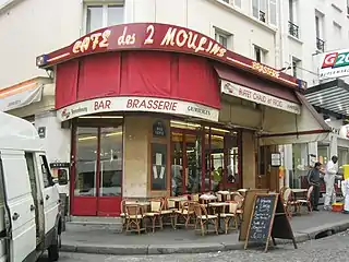 Le Café des 2 Moulins, au no 15.