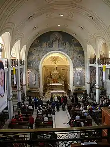 La nef, vue de la tribune.