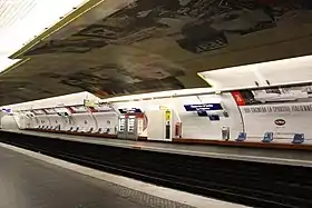 Un quai de la ligne 9.