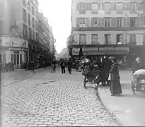 Rue du Faubourg-du-Temple pendant la guerre de 1914-1918, au croisement du quai de Valmy.