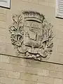 Autre blason, avec rames, sur l'école de la rue Damesme, Paris 13e.