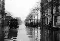 L'avenue Félix-Faure lors des inondations de Paris en 1910.