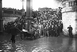 L'inondation de 1910 : le quai de Passy.