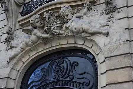 Putti (1905), 82, rue Notre-Dame-des-Champs à Paris.