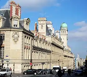 La Sorbonne, vue de la rue Saint Jacques, où M.-M. Dubois a fait ses études et sa carrière.
