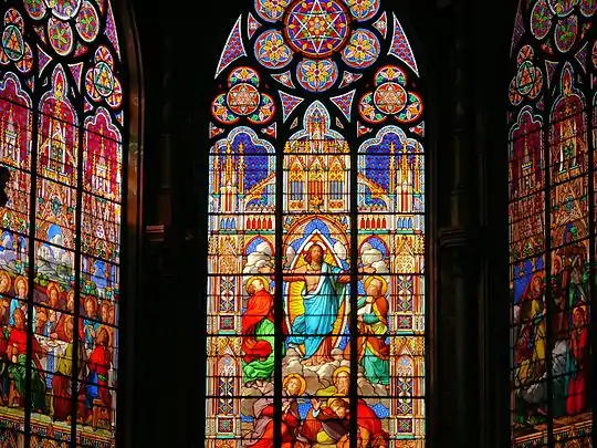 Vitrail central de l'abside : La Transfiguration, œuvre de Gaspard Gsell