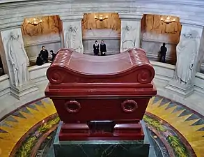 James Pradier, quatre victoires ailées du tombeau de Napoléon Ier (1861), Paris, hôtel des Invalides.