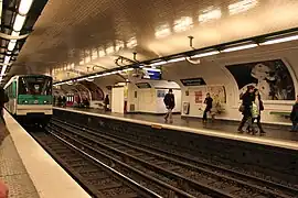 Quais et MF 67 de la ligne 12.