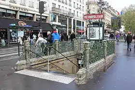 L'un des accès à la station.