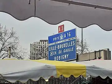 Le marché aux Puces jouxte le périphérique parisien.