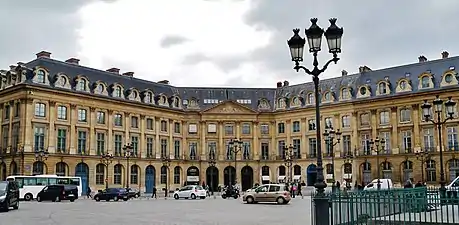 La place Vendôme, fin 17e - début 18e, par Jules Hardouin-Mansart.