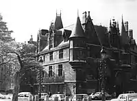 Hôtel des archevêques de Sens en 1981.