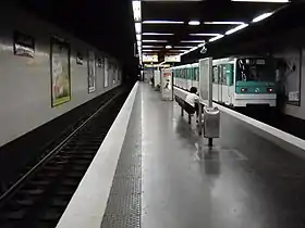 Le quai unique de la station.