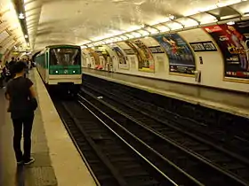 Rame MF 67 se dirigeant vers Porte de la Chapelle, en septembre 2009.