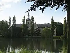 *L'abbaye de Parc à Heverlee, dont des liens de vassalité lient l'abbaye à la famille de Muyser de la première moitié du XVe à la deuxième moitié du XVIIIe siècle, comme en témoignent les archives de l'abbaye de 1463 à 1755.