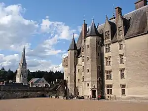 Vue de la cour du château