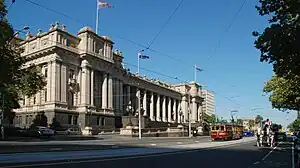 La « Parliament House de Melbourne » a servi de siège au parlement fédéral pendant 26 ans.