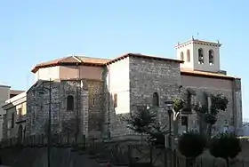 Église de Saint-Pierre-et-Saint-Felices à Burgos, Espagne. À gauche, l'abside primitive (à l'est) et au centre, l'abside actuelle (située au nord).