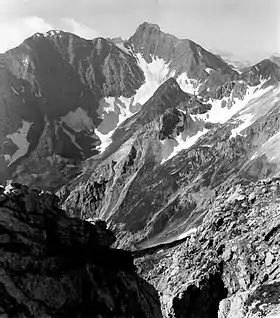 Vue du Gatschkopf (à gauche) avec la Parseierspitze à droite, depuis le nord-ouest.