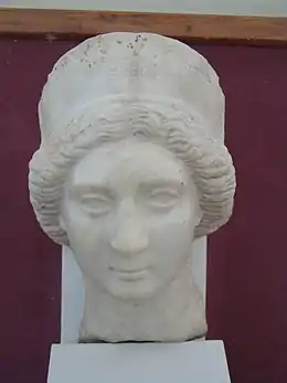 Tête de la reine Musa, épouse du roi Phraatès IV, Ier siècle av. J.-C., musée national d'Iran.