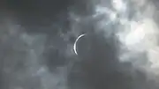 Éclipse partielle à Miyazaki (Japon).