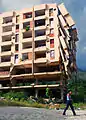 Immeuble en partie effondré dans le quartier de Los Corales à La Guaira.