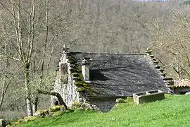 Grange rénovée près d'Ercé (Ariège).