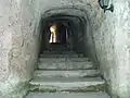 Passage à la vieille ville haute d'Orheiul Vechi par les caves