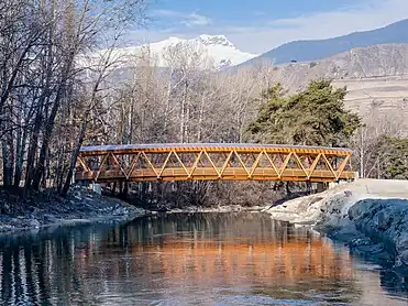 Passerelle en bois à Bramois.