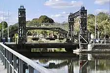 Pont levant Émile Duhamel et sa passerelle à Roubaix.