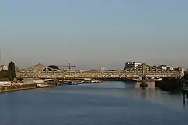 La passerelle vue depuis le pont Nelson-Mandela.