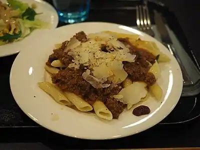 Pasta bolognese e Parmigiano.