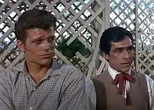 Patrick Wayne et Perry Lopez