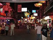 En 2008, une rue de Pattaya, village de pêcheurs devenu une zone de Rest and Recreation.