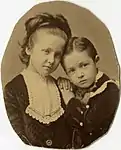 Paul Lacoste et sa sœur Blanche, vers 1880.