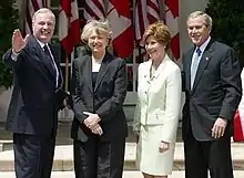 de gauche à droite : Paul Martin, Sheila Cowan, Laura Bush et George W. Bush en 2005.