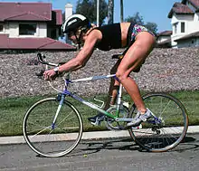 Photographie en couleur de la triathlète la plus titrée au monde