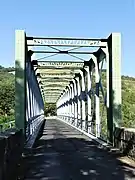 Le pont de la RD 506 sur le Tarn (Paulhe est au premier plan).