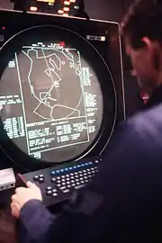 Ecran radar du système PAVE PAWS sur la station de Cape Cod, 1986.