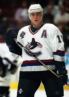Photographie de Pavel Boure avec l’uniforme des Canucks de Vancouver