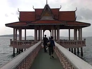 Pavillon en bord de mer.