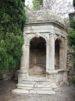 Pavillon d’Amour de la Reine Jeanne du XVIe siècle aux Baux-de-Provence