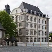 Pavillon est de l'ancien séminaire devenu hôpital militaire en 1793.