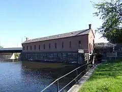 Pawtucket Gatehouse, la première usine à turbines Francis, installée en 1848, par James Bicheno Francis, à Lowell, Massachusetts