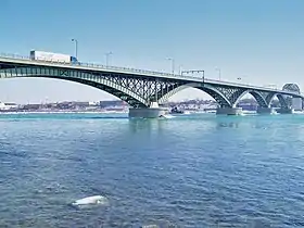 Peace Bridge/Pont de la Paix