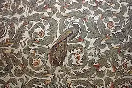 Un paon perdu dans une forêt de rinceaux. Mosaïque romaine antique de Tunisie.