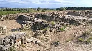 Vestiges d'habitats au sein du site archéologique de Pech Maho. Ancien Comptoir étrusque.