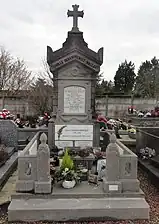 Tombe de Jules et Patrick Vanadrewelt au cimetière de Pecquencourt.